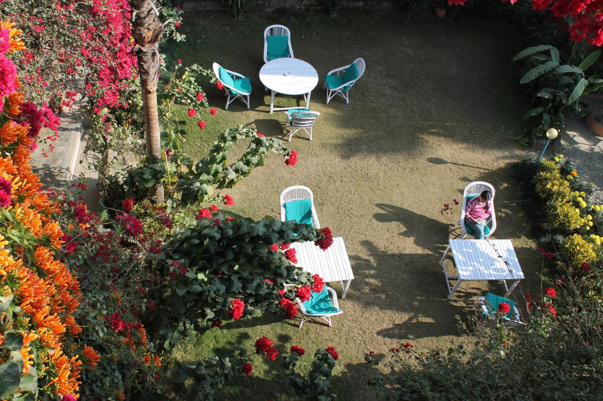 New Pokhara Lodge - Pokhara Lakeside Exterior photo